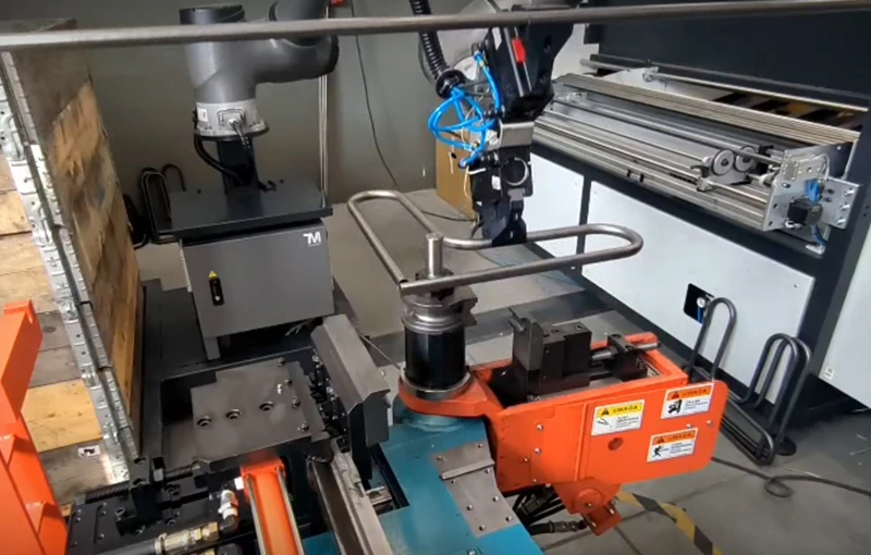 AUTOMATYZACJA OBSŁUGI GIĘTARKI